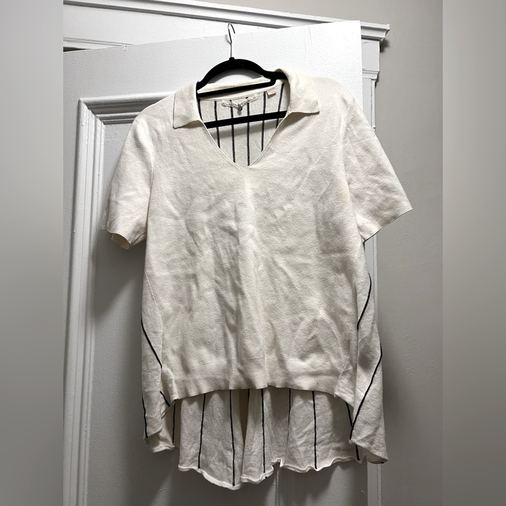 Collared short sleeve cream knitted top with black flowing details on the back